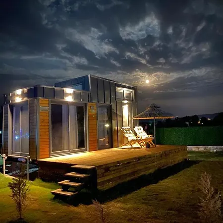 Hotel Lavira Tiny House Village *