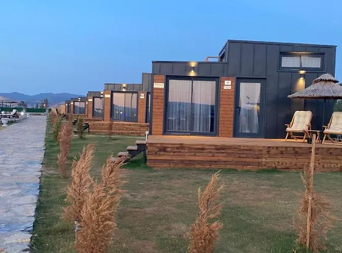 Hotel Lavira Tiny House Village *